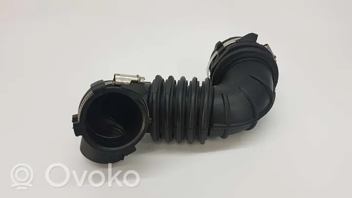 Volkswagen Polo Turboahtimen ilmanoton letku 2Q0129627