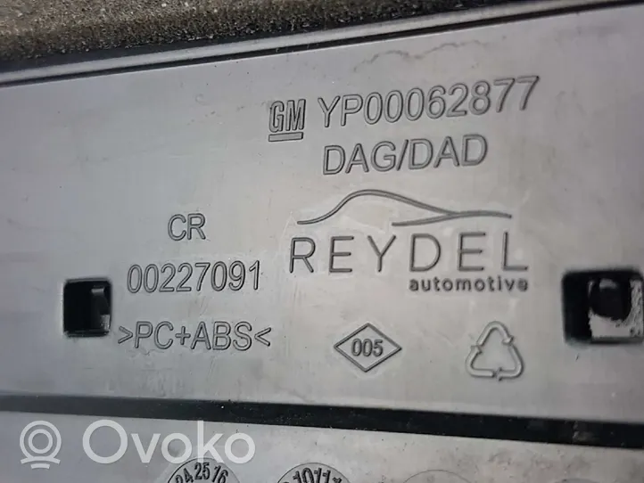 Opel Grandland X Dysze / Kratki środkowego nawiewu deski rozdzielczej 00227091