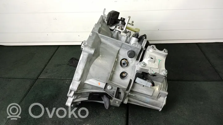 Peugeot 2008 II Manual 5 speed gearbox 1637848780