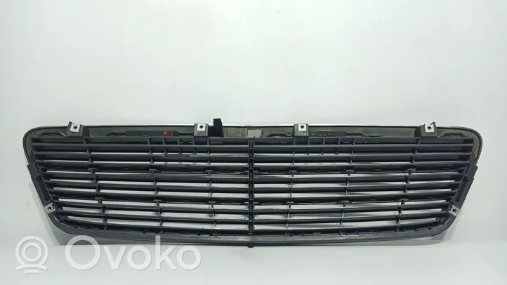 Mercedes-Benz C W203 Grille calandre supérieure de pare-chocs avant A2038800483