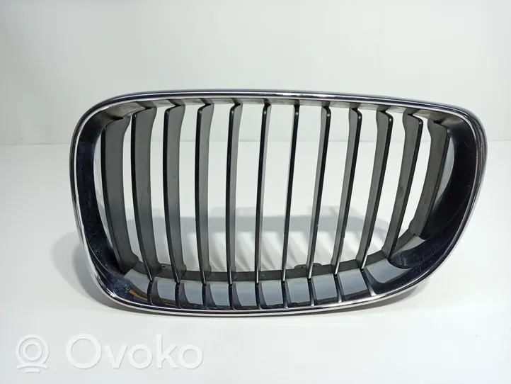 BMW 1 E81 E87 Grille calandre supérieure de pare-chocs avant 