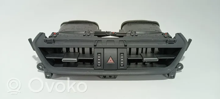 Toyota RAV 4 (XA40) Dysze / Kratki środkowego nawiewu deski rozdzielczej 5567042190