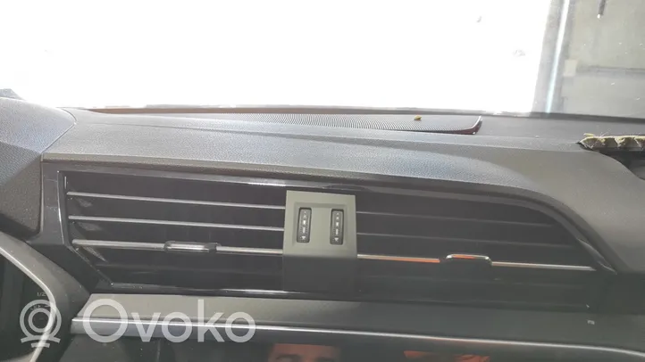 Audi Q3 F3 Kojelaudan keskiosan tuuletussuuttimen ritilä 83B8209036PS