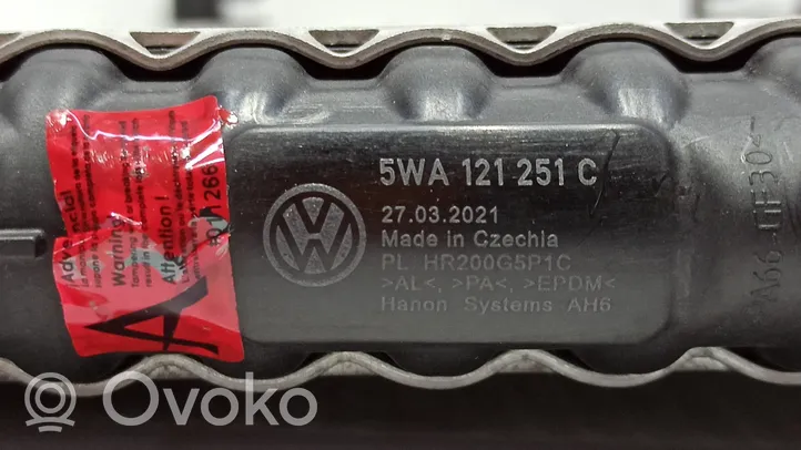 Volkswagen Golf VIII Aušinimo skysčio radiatorius 5Q0121251GD