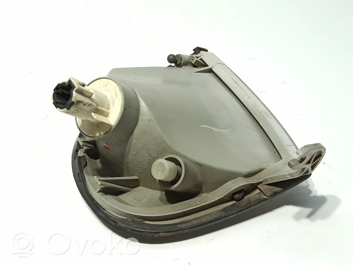 Nissan Serena Indicatore di direzione anteriore 67725300