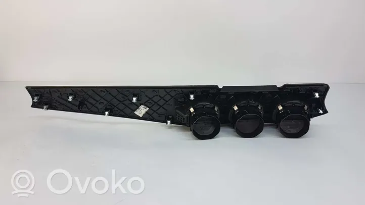 Mercedes-Benz GLA W156 Grille d'aération centrale A1568300054