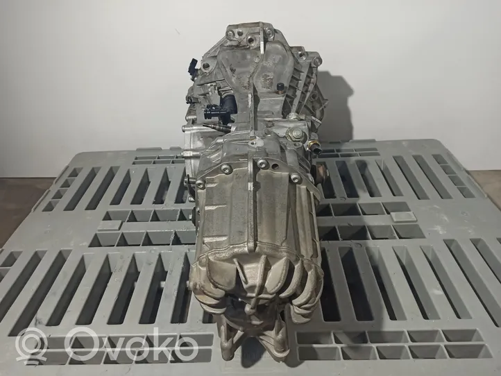 Audi A6 S6 C6 4F Mechaninė 5 pavarų dėžė 01X300044GX