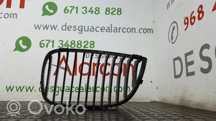 BMW 1 E81 E87 Grille calandre supérieure de pare-chocs avant 