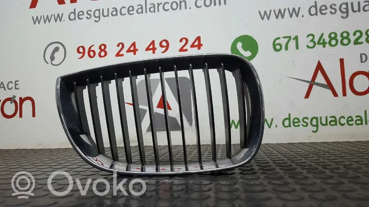 BMW 1 E81 E87 Grille calandre supérieure de pare-chocs avant 