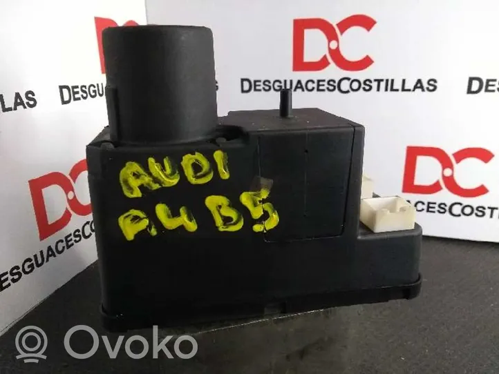 Audi A4 S4 B5 8D Door central lock control unit/module 8TZ00652206