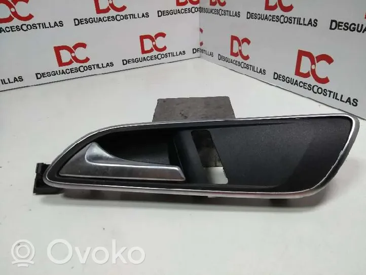 Mercedes-Benz A W176 Poignée inférieure de porte avant A2467600