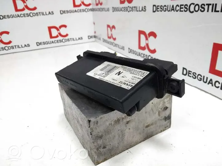 Renault Clio III Module d'éclairage LCM 8200261817