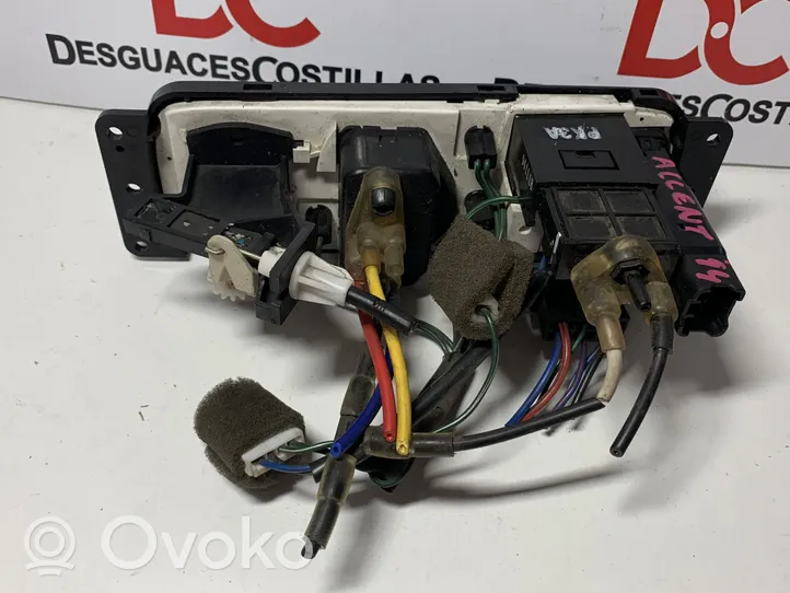 Hyundai Accent Climate control unit 