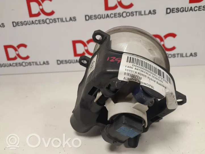 Toyota Auris E180 Światło przeciwmgłowe przednie 8121002110