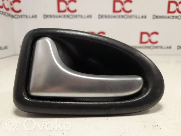 Opel Vivaro Front door interior handle 8200028994