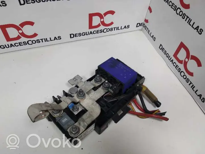 Mercedes-Benz A W176 Module de fusibles A2465401350