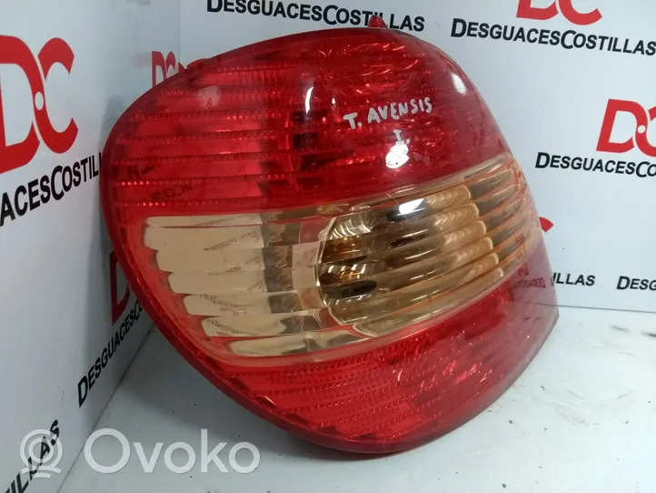 Toyota Avensis T220 Lampa tylna 