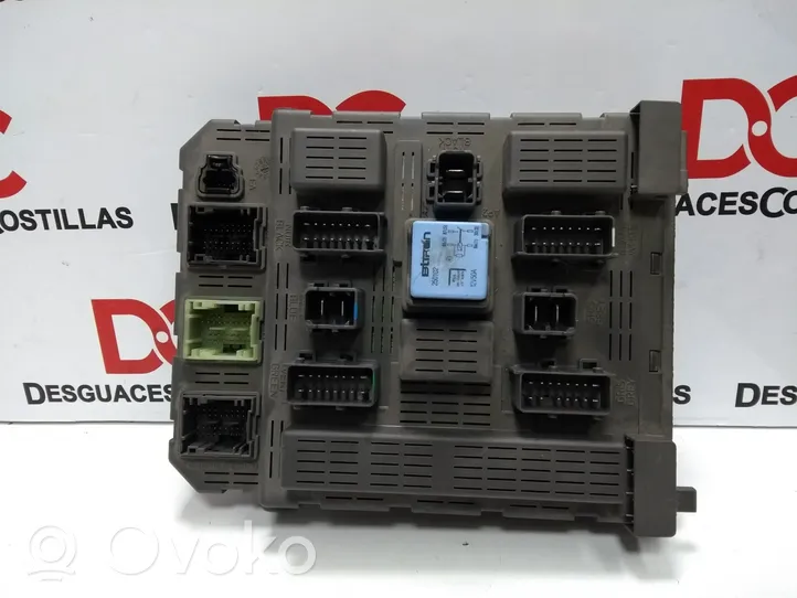 Peugeot 607 Module de fusibles 9640797880