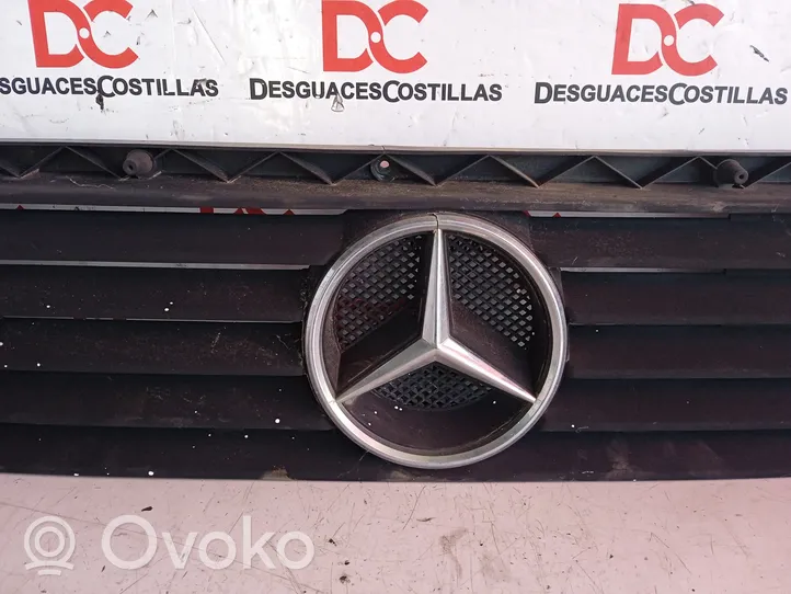 Mercedes-Benz 100 W631 Priekšējais režģis 6317510218