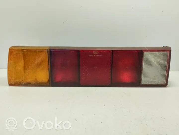 Volkswagen Santana Lampa tylna 325945111A