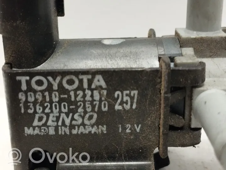 Toyota Corolla E110 Soupape à vide 9091012257