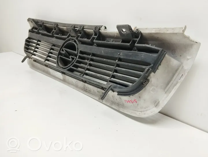 Opel Vectra A Grotelės priekinės 90461334