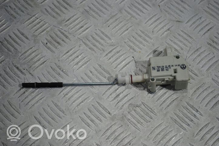 Volkswagen Golf IV Moteur de verrouillage trappe à essence 3B0959782