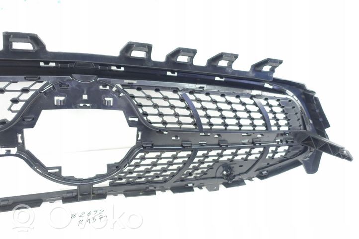 Mercedes-Benz CLA C118 X118 Grille calandre supérieure de pare-chocs avant A1188880000