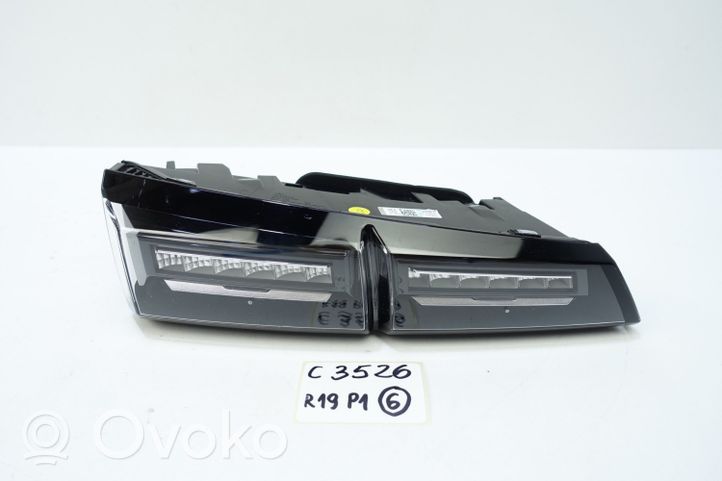 Peugeot 308 Lampy tylnej klapy bagażnika 9835300680