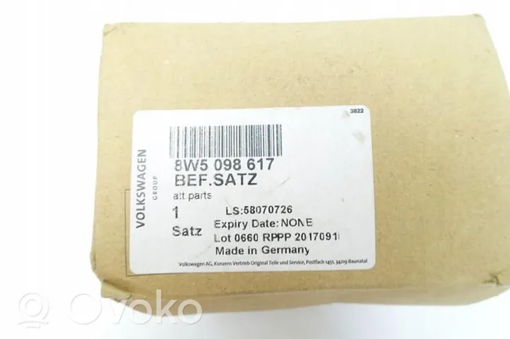 Audi A4 S4 B9 8W Takaluukun/tavaratilan kansi 8W5098617