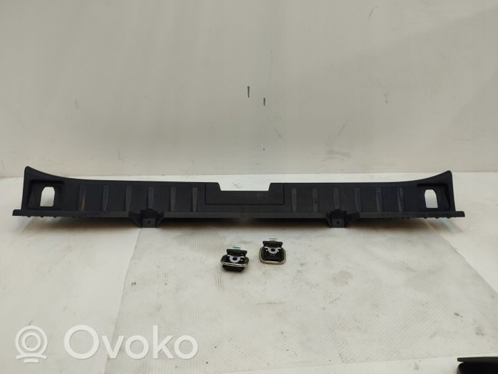 BMW X1 E84 Osłona pasa bagażnika 2990628