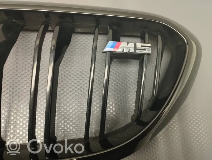BMW M5 F90 Grille calandre supérieure de pare-chocs avant 8063173