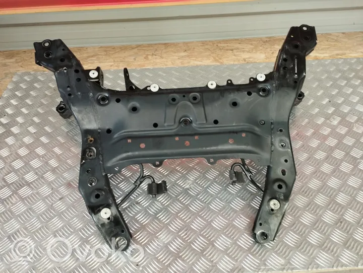 BMW 2 F45 Belka osi przedniej 6872729