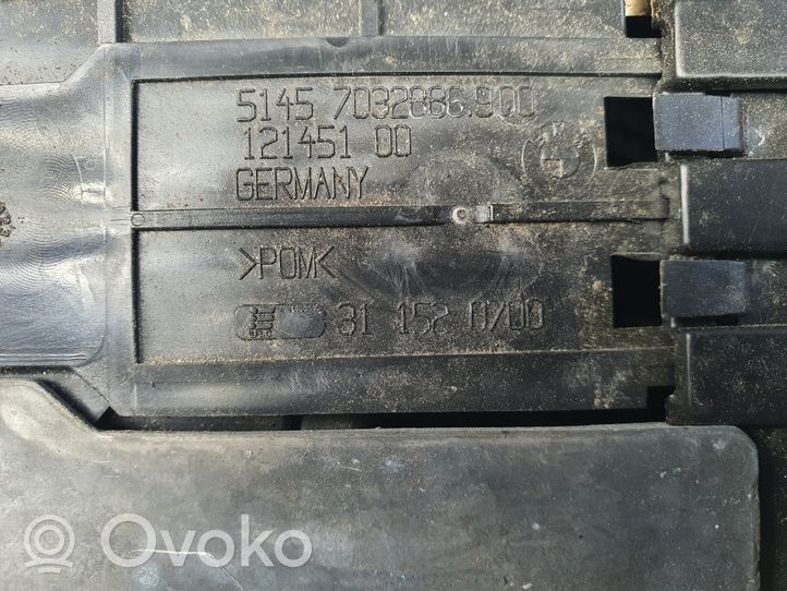 BMW 7 E65 E66 Stalčiukas 7032886