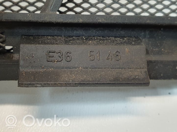 BMW 3 E36 Takaoven kaiuttimen kehys 1960580