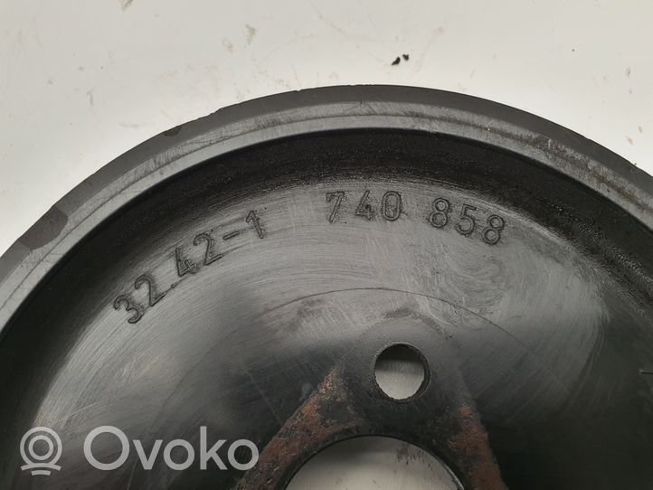 BMW 7 E38 Ohjaustehostimen pumpun hihnapyörä 1740858