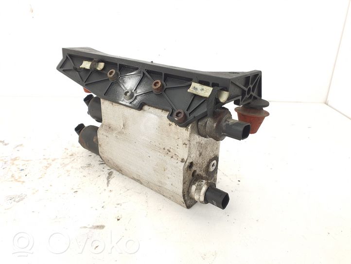 BMW 7 E65 E66 Aktyvaus stabilizatoriaus valdymo/ vožtuvų blokas 6758704