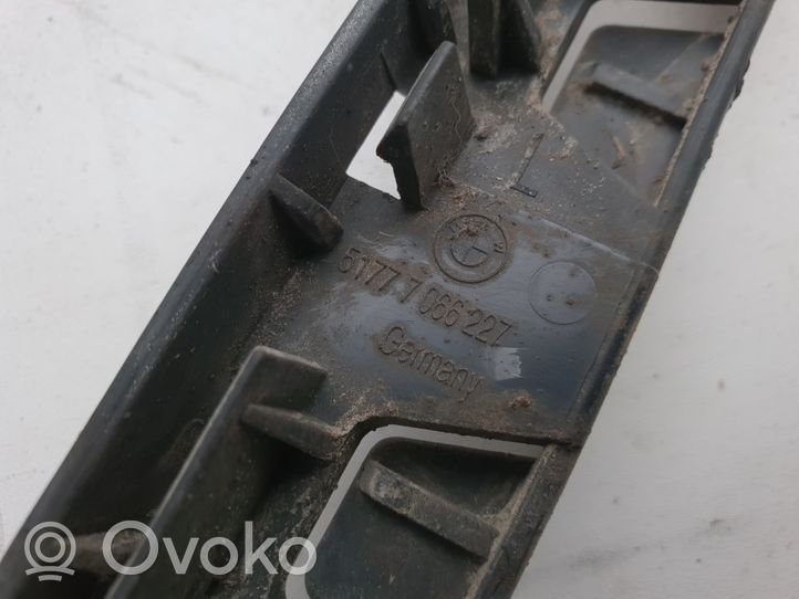 BMW 5 E60 E61 Soporte del parachoques delantero 7066227