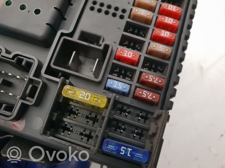 Volvo XC90 Fuse module 28062211