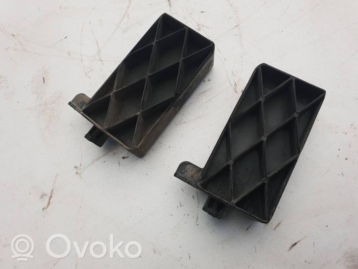 Volvo XC70 Engine mounting bracket 