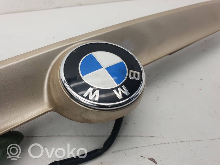 BMW 3 E46 Listwa oświetlenie tylnej tablicy rejestracyjnej 8231898