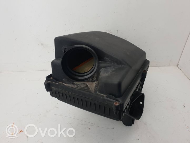 Volvo XC70 Air filter box 30748207