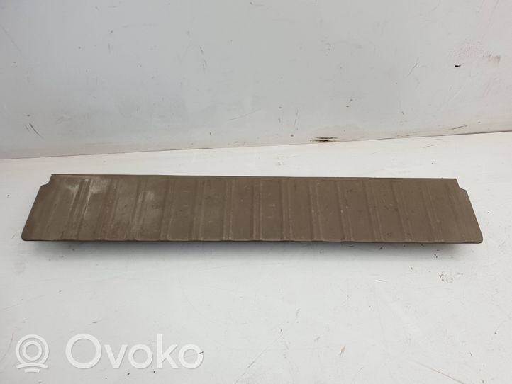 Volvo XC90 Dolny panel schowka koła zapasowego 08641116