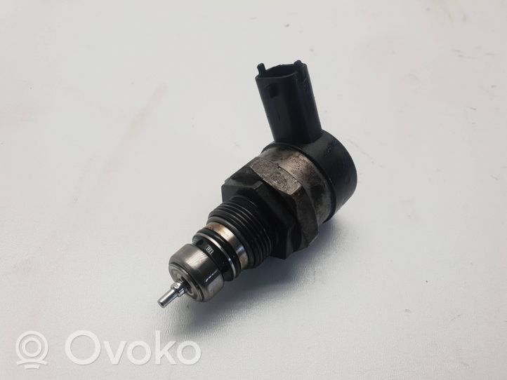 Volvo XC90 Fuel pressure regulator 30777576