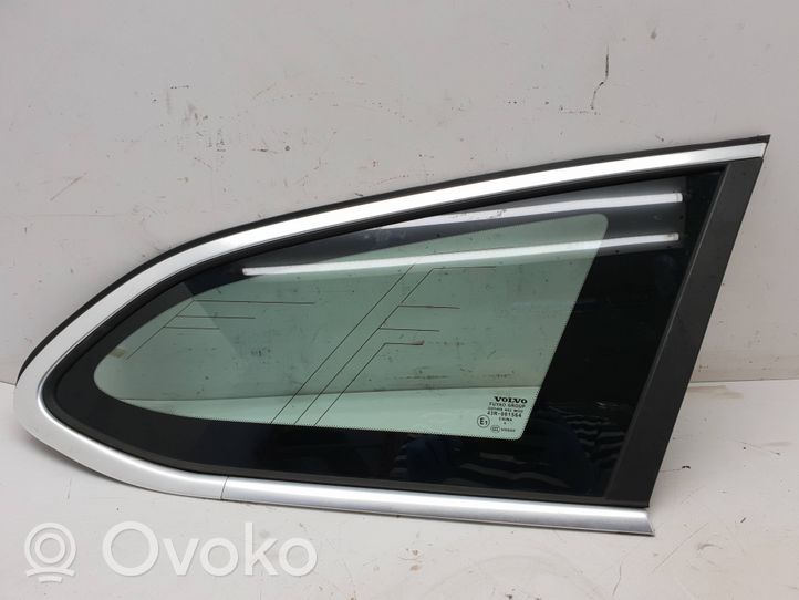 Volvo V60 Fenêtre latérale avant / vitre triangulaire 43R001564