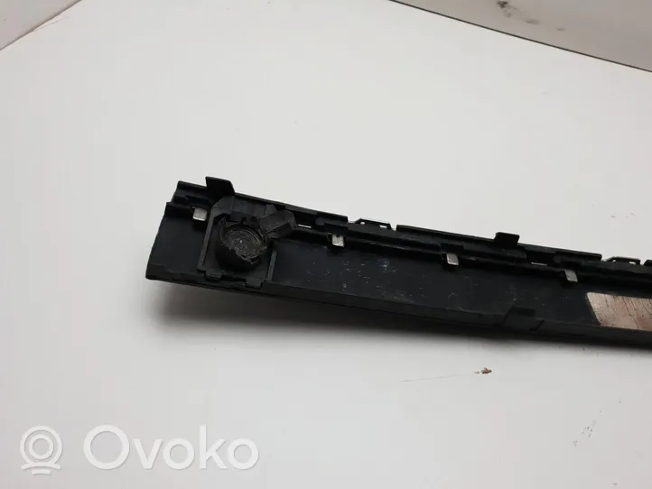 BMW 7 E65 E66 Modanatura separatore del paraurti anteriore 