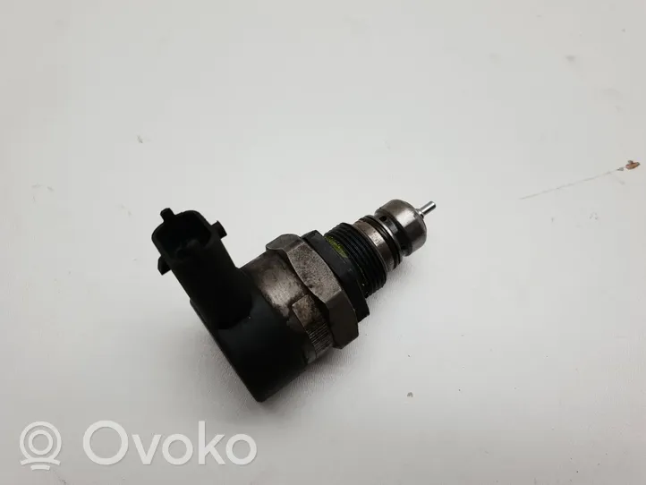 Volvo XC90 Fuel pressure regulator 0281002712