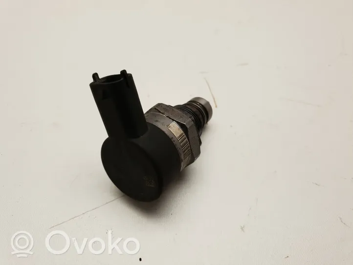 Volvo XC90 Regulator ciśnienia paliwa 30777576