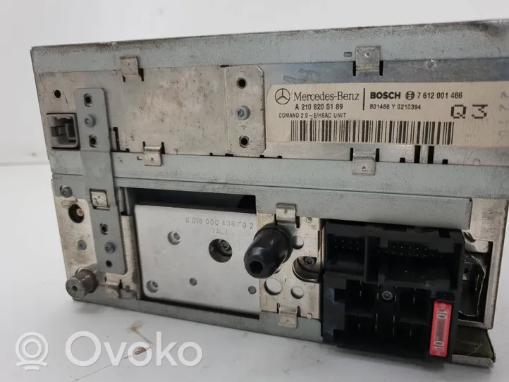 Mercedes-Benz E W210 Radio / CD/DVD atskaņotājs / navigācija A2108205189