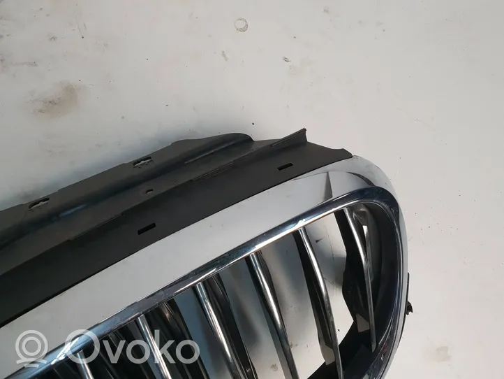 BMW 7 G11 G12 Kratka wlotu powietrza na maskę 7347374